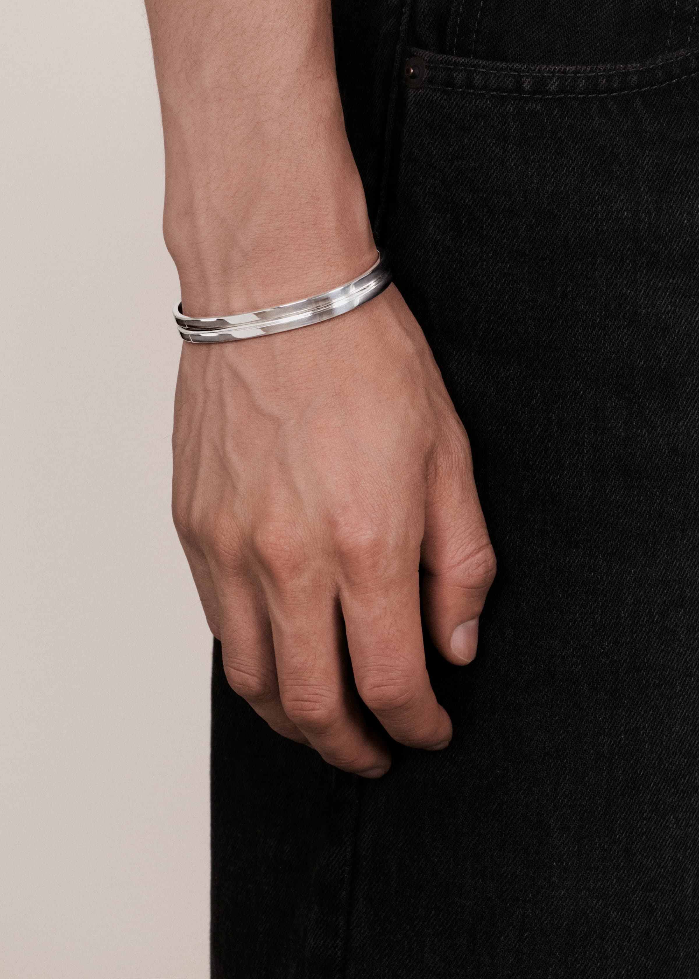 Line bracelet